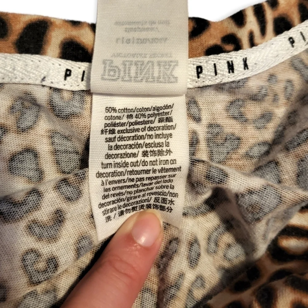 Victoria's Secret PINK Leopard Print Tee Shirt Short Sleeve V Neck Tshirt - Picture 5 of 5